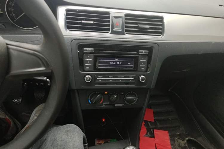 Used Skoda Rapid Spaceback 2016 1.6L Manual Trend Edition Audio And AC Panel