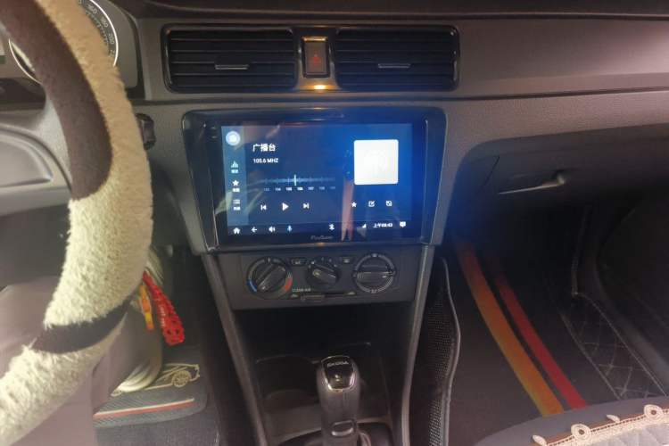 Used Skoda Rapid Spaceback 2016 Revised Version 1.6L Automatic Front-Drive Edition Audio And AC Panel