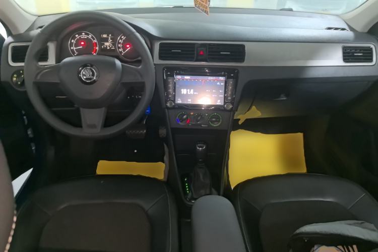 Used Skoda Rapid Spaceback 2016 1.6L Automatic Chuanxing Edition Center Console