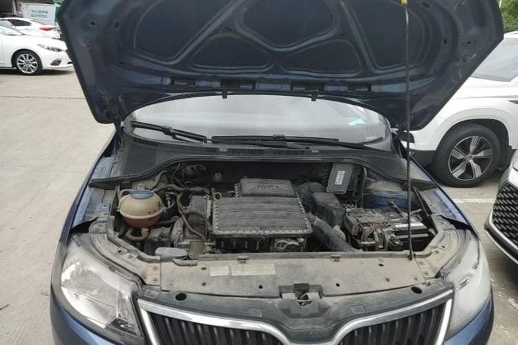 Used Skoda Rapid Spaceback 2016 1.6L Manual Trend Edition Engine Bay