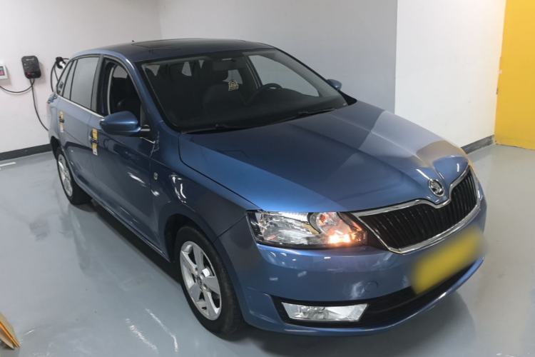 Used Skoda Rapid Spaceback 2016 1.6L Automatic Chuanxing Edition Front Right 45 Deg