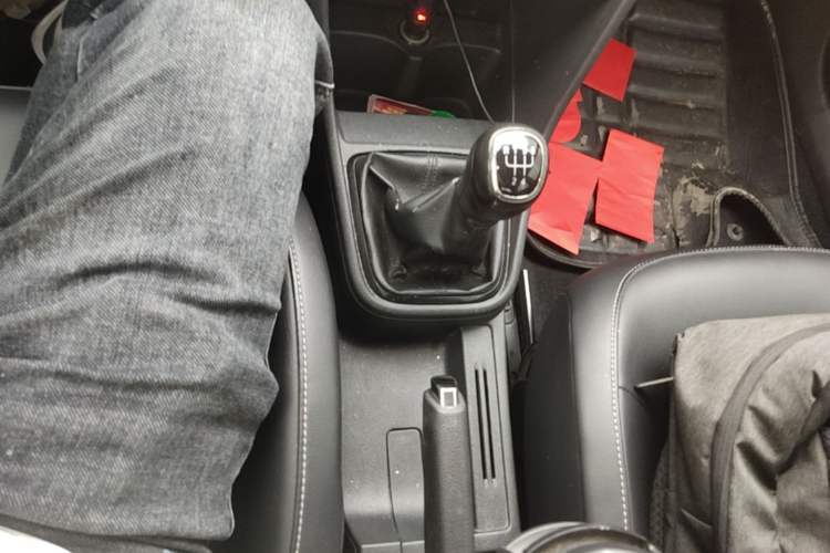 Used Skoda Rapid Spaceback 2016 1.6L Manual Trend Edition Gear Lever