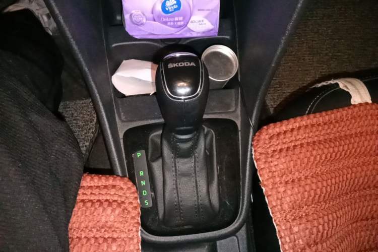 Used Skoda Rapid Spaceback 2016 Revised 1.6L Automatic Chuanxing Version Gear Lever