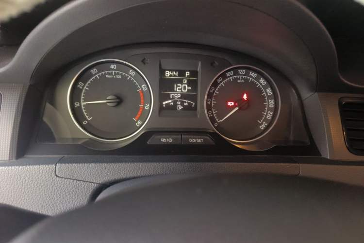 Used Skoda Rapid Spaceback 2016 Revised Version 1.6L Automatic Front-Drive Edition Instrument Cluster
