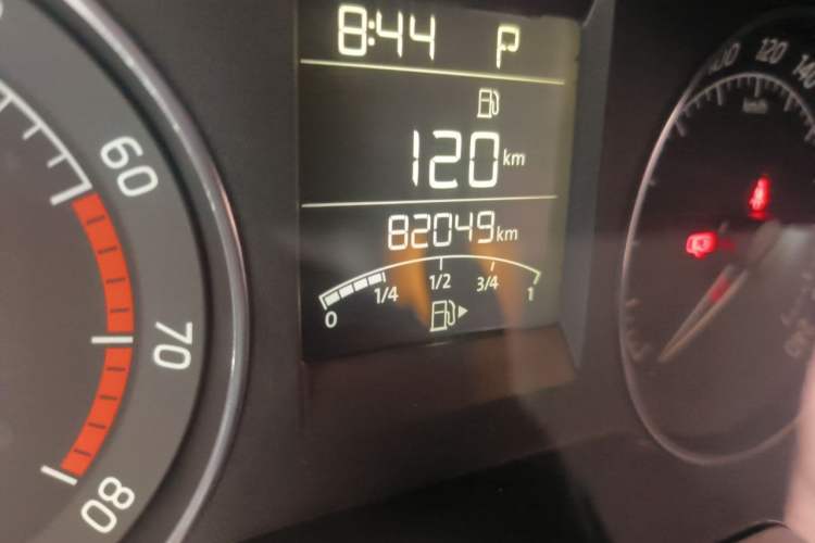 Used Skoda Rapid Spaceback 2016 Revised Version 1.6L Automatic Front-Drive Edition Odometer Close Up