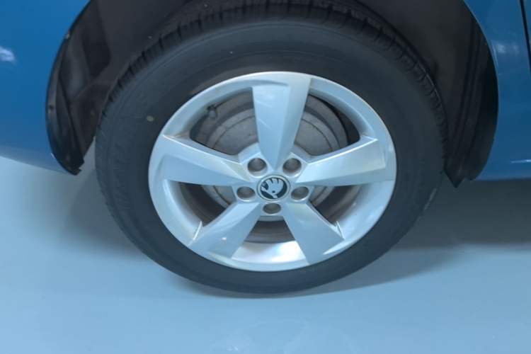 Used Skoda Rapid Spaceback 2016 1.6L Automatic Chuanxing Edition Right Rear Wheel Hub