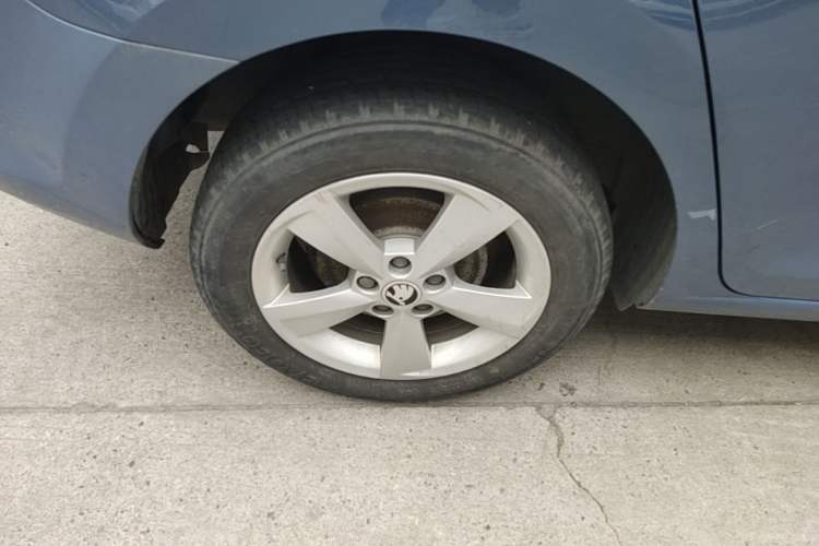 Used Skoda Rapid Spaceback 2016 1.6L Manual Trend Edition Right Rear Wheel Hub