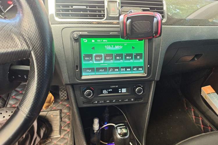 Used Skoda Rapid Spaceback 2016 Revised 1.6L Automatic Smart Drive Version Audio And AC Panel
