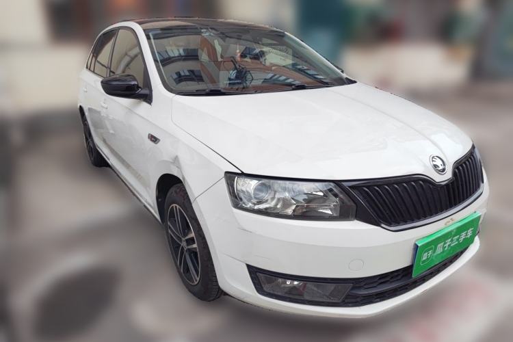 Used Skoda Rapid Spaceback 2016 Revised 1.6L Automatic Smart Drive Version Front Right 45 Deg