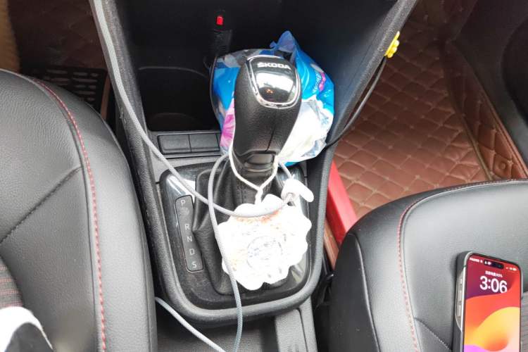 Used Skoda Rapid Spaceback 2016 Revised 1.6L Automatic Smart Drive Version Gear Lever