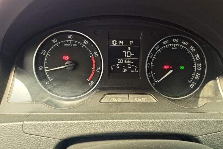 Used Skoda Rapid Spaceback 2016 Revised 1.6L Automatic Smart Drive Version Odometer Close Up