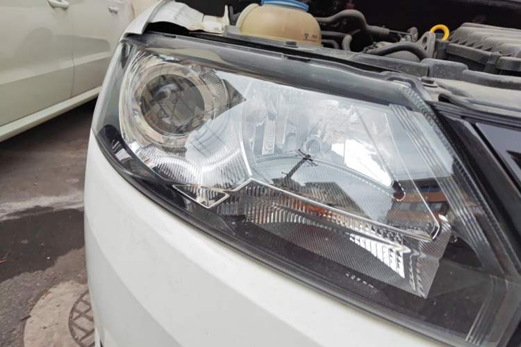 Used Skoda Rapid Spaceback 2016 Revised 1.6L Automatic Smart Drive Version Right Front Headlight
