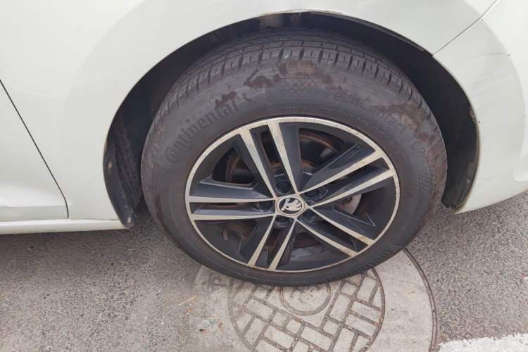 Used Skoda Rapid Spaceback 2016 Revised 1.6L Automatic Smart Drive Version Right Front Wheel Hub