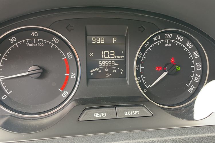 Used Skoda Rapid Spaceback 2016 1.6L Automatic Smart Drive Edition Odometer Close Up