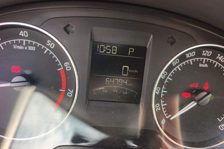 Used Skoda Rapid Spaceback 2016 Revised 1.6L Automatic Smart Drive Version Odometer Close Up