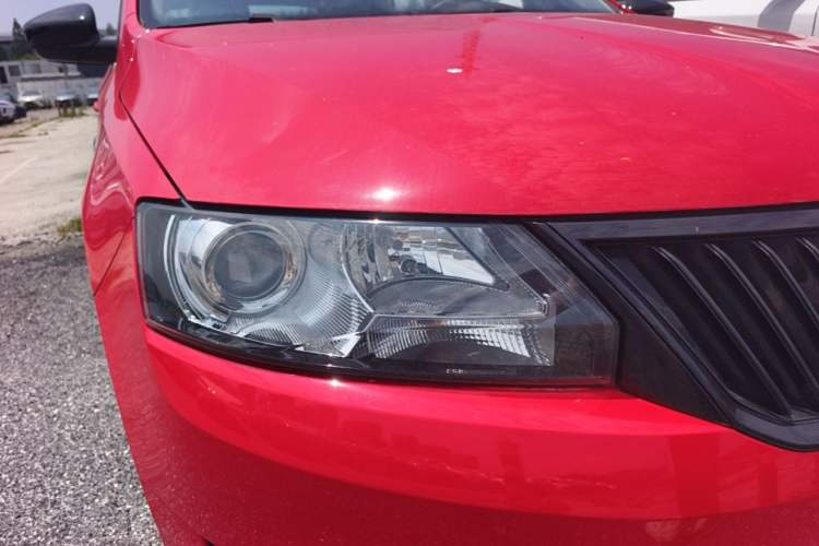 Used Skoda Rapid Spaceback 2016 Revised 1.6L Automatic Smart Drive Version Right Front Headlight