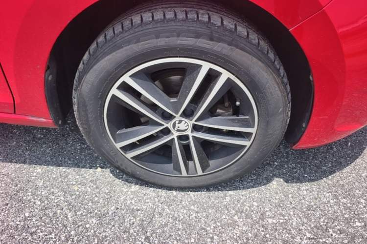 Used Skoda Rapid Spaceback 2016 Revised 1.6L Automatic Smart Drive Version Right Front Wheel Hub