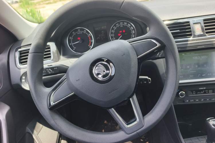 Used Skoda Rapid Spaceback 2016 Revised 1.6L Automatic Smart Drive Version Steering Wheel