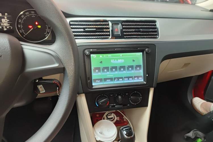 Used Skoda Rapid Spaceback 2016 1.6L Automatic Chuanxing Edition Audio And AC Panel