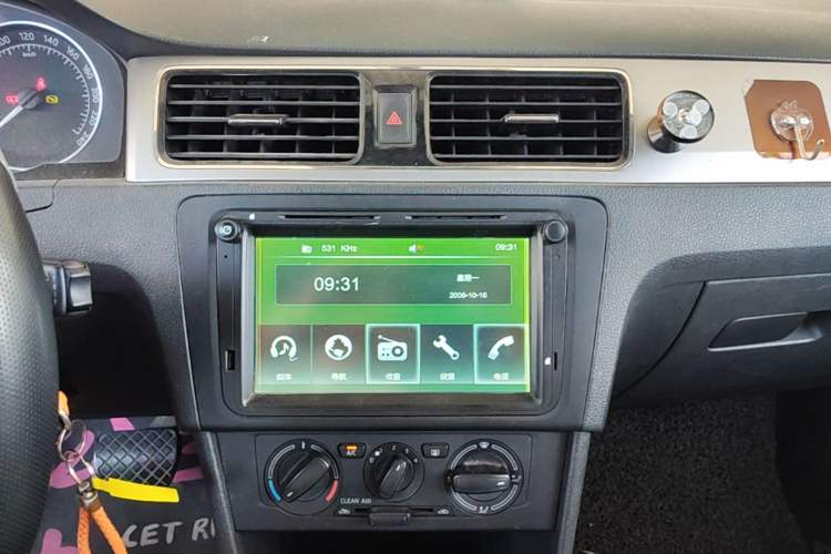 Used Skoda Rapid Spaceback 2016 Revised 1.6L Automatic Chuanxing Version Audio And AC Panel