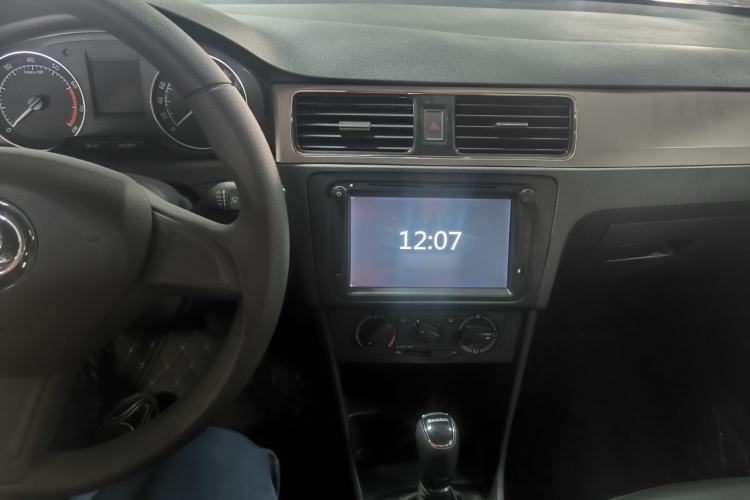 Used Skoda Rapid Spaceback 2016 Revised 1.6L Automatic Chuanxing Version Audio And AC Panel