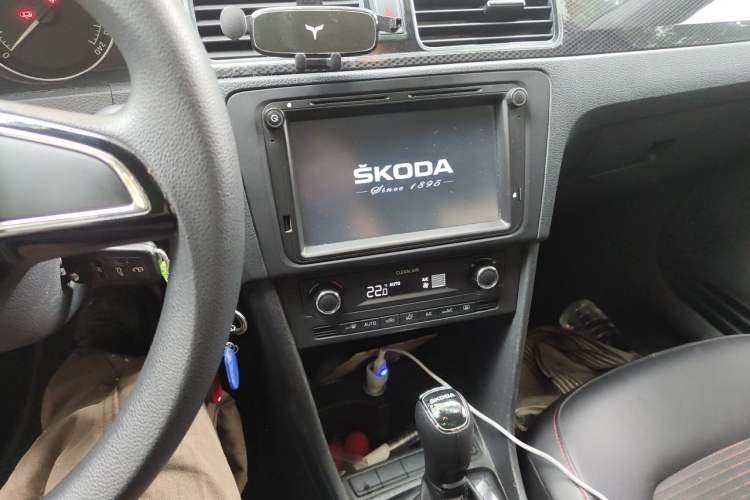 Used Skoda Rapid Spaceback 2016 Revised 1.6L Automatic Smart Drive Version Audio And AC Panel