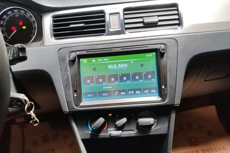 Used Skoda Rapid Spaceback 2016 Revised 1.6L Automatic Chuanxing Version Audio And AC Panel