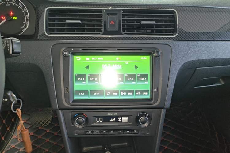 Used Skoda Rapid Spaceback 2016 Facelifted TSI230 DSG Smart Drive Version Audio And AC Panel