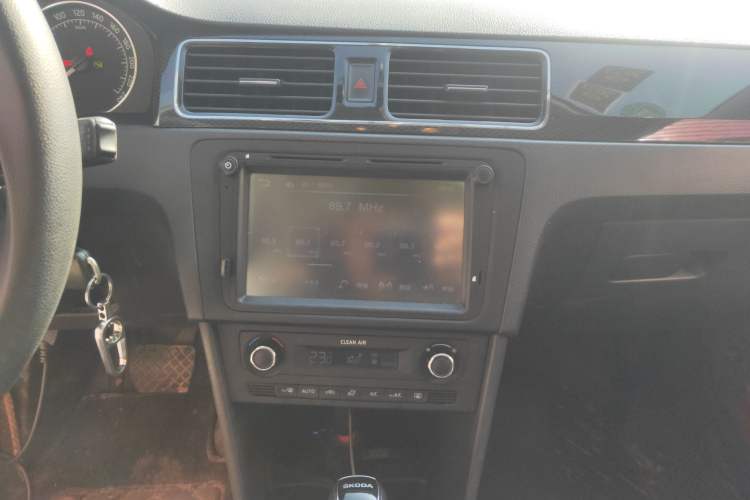 Used Skoda Rapid Spaceback 2016 Revised 1.6L Automatic Smart Drive Version Audio And AC Panel