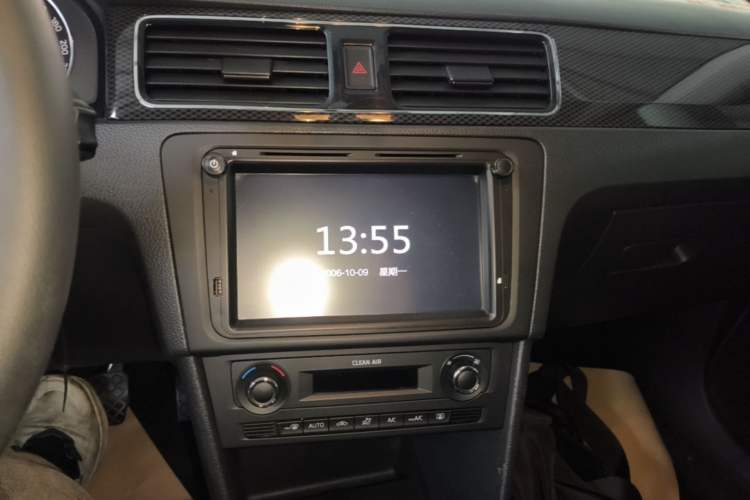 Used Skoda Rapid Spaceback 2016 Revised 1.6L Automatic Smart Drive Version Audio And AC Panel