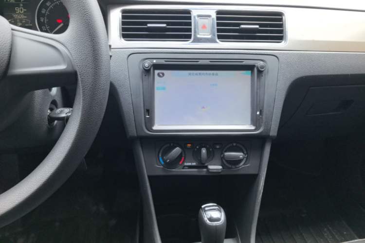 Used Skoda Rapid Spaceback 2016 1.6L Automatic Chuanxing Edition Audio And AC Panel