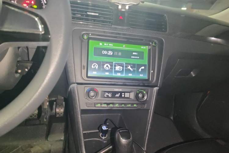 Used Skoda Rapid Spaceback 2016 Revised 1.6L Automatic Smart Drive Version Audio And AC Panel