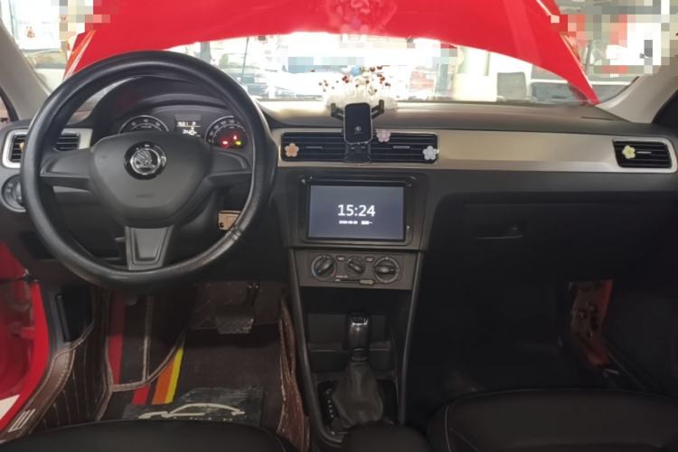 Used Skoda Rapid Spaceback 2016 Revised 1.6L Automatic Chuanxing Version Center Console