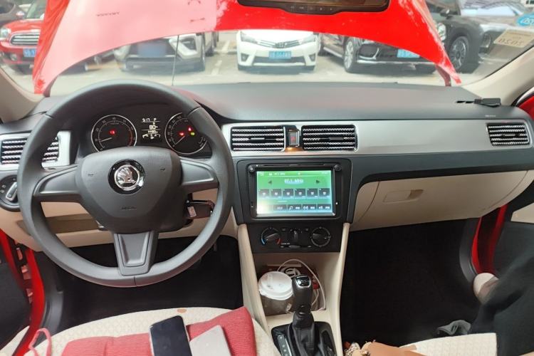 Used Skoda Rapid Spaceback 2016 1.6L Automatic Chuanxing Edition Center Console