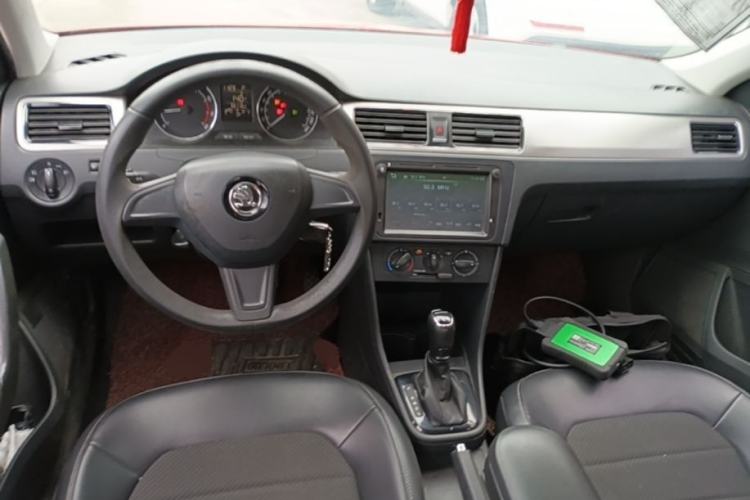 Used Skoda Rapid Spaceback 2016 1.6L Automatic Chuanxing Edition Center Console