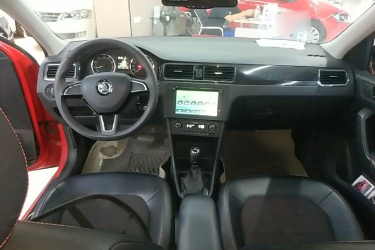 Used Skoda Rapid Spaceback 2016 Revised 1.6L Automatic Smart Drive Version Center Console
