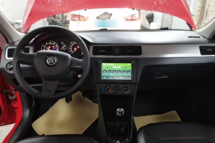 Used Skoda Rapid Spaceback 2016 Revised 1.6L Manual Chuanxing Edition Center Console