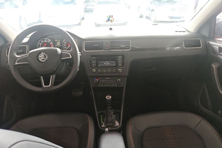 Used Skoda Rapid Spaceback 2016 1.6L Automatic Smart Drive Edition Center Console