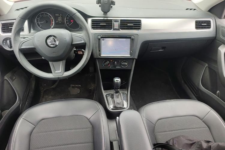 Used Skoda Rapid Spaceback 2016 Revised 1.6L Automatic Chuanxing Version Center Console