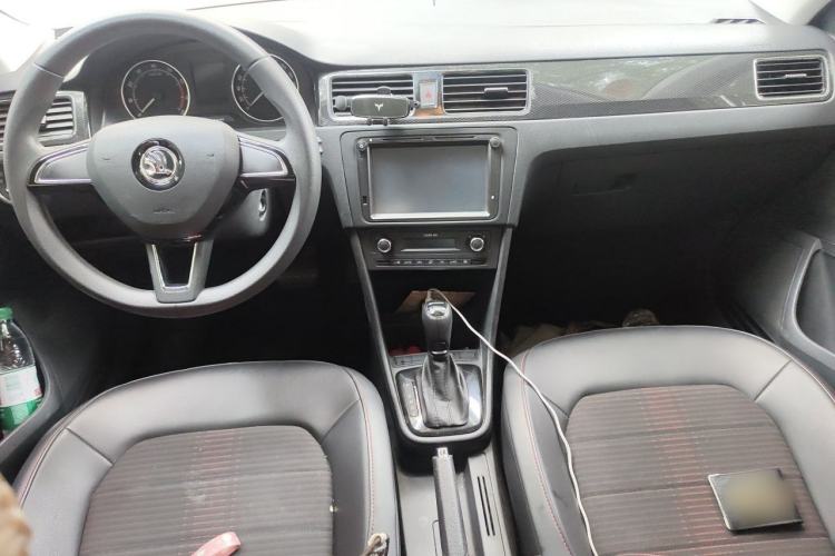 Used Skoda Rapid Spaceback 2016 Revised 1.6L Automatic Smart Drive Version Center Console