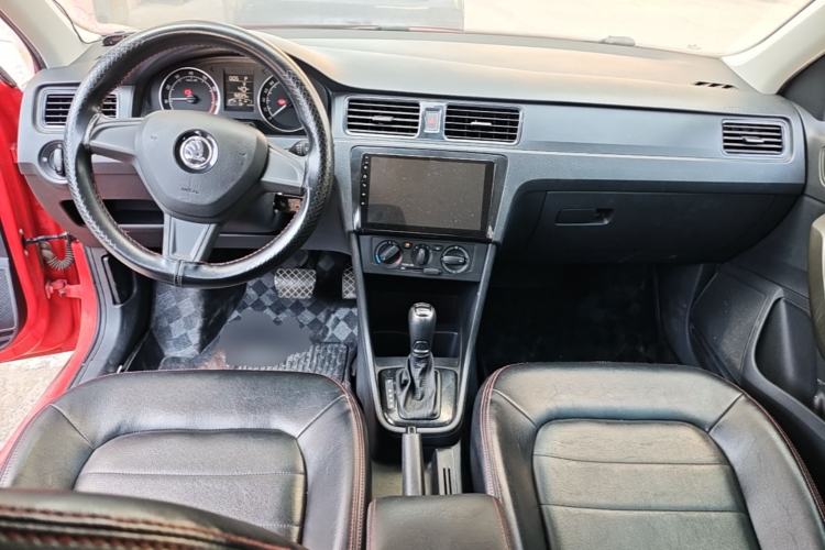 Used Skoda Rapid Spaceback 2016 Revised Version 1.6L Automatic Front-Drive Edition Center Console