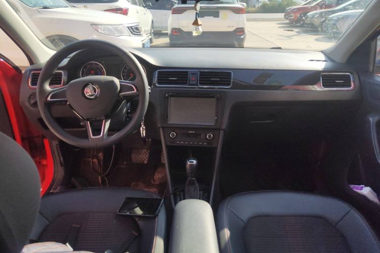 Used Skoda Rapid Spaceback 2016 Revised 1.6L Automatic Smart Drive Version Center Console