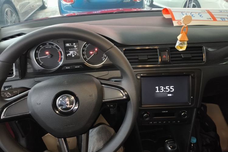 Used Skoda Rapid Spaceback 2016 Revised 1.6L Automatic Smart Drive Version Center Console