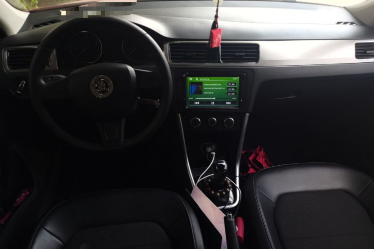 Used Skoda Rapid Spaceback 2016 Revised 1.6L Automatic Chuanxing Version Center Console