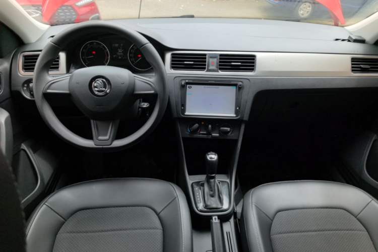 Used Skoda Rapid Spaceback 2016 1.6L Automatic Chuanxing Edition Center Console