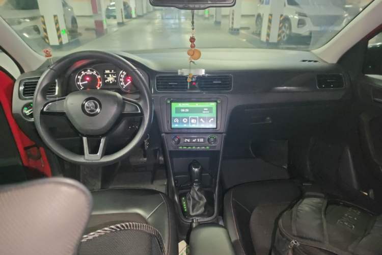 Used Skoda Rapid Spaceback 2016 Revised 1.6L Automatic Smart Drive Version Center Console