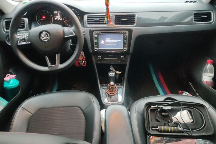 Used Skoda Rapid Spaceback 2016 Revised 1.6L Automatic Smart Drive Version Center Console
