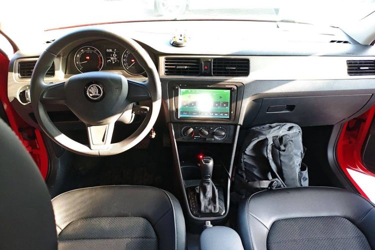 Used Skoda Rapid Spaceback 2016 Revised 1.6L Automatic Chuanxing Version Center Console