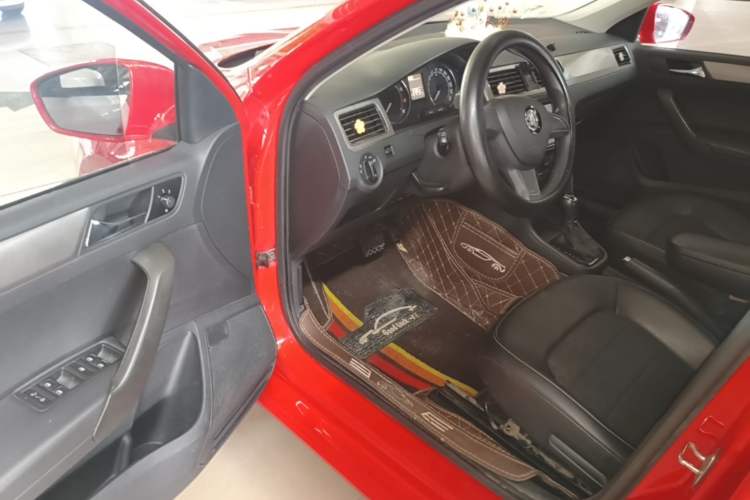 Used Skoda Rapid Spaceback 2016 Revised 1.6L Automatic Chuanxing Version Driver Seat