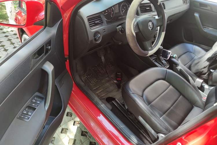 Used Skoda Rapid Spaceback 2016 Revised Version 1.6L Automatic Front-Drive Edition Driver Seat